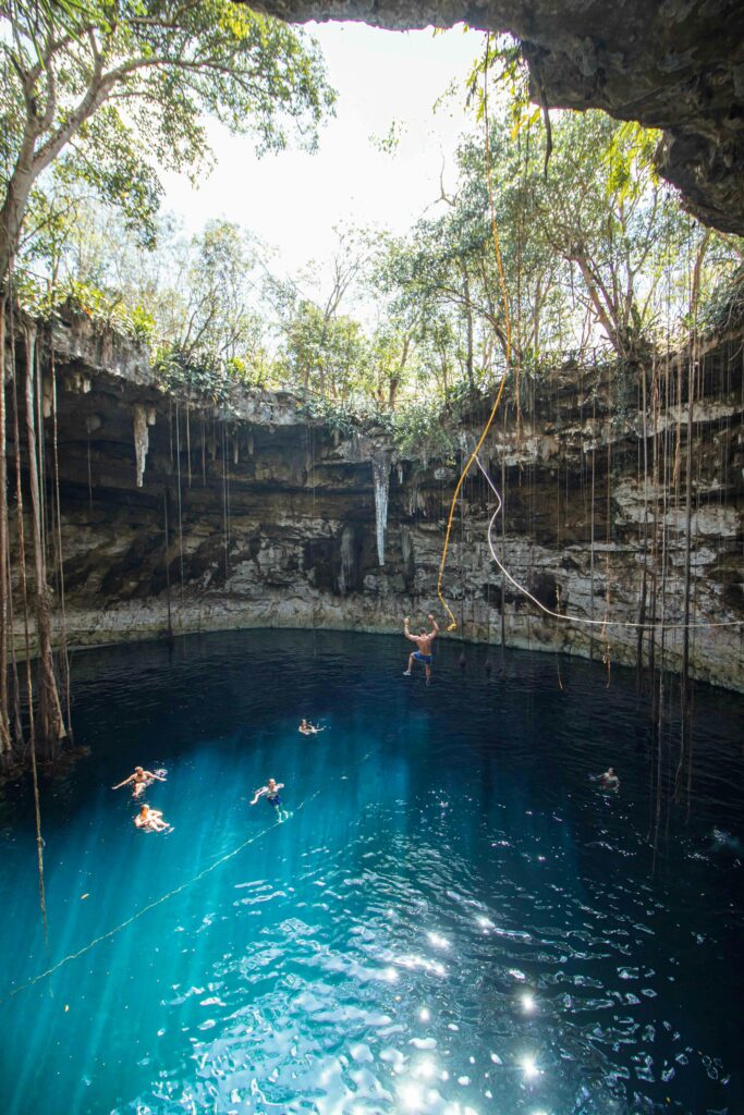 Foto de Ali Alcántara: https://www.pexels.com/es-es/foto/naturaleza-gente-nadando-mexico-11447571/