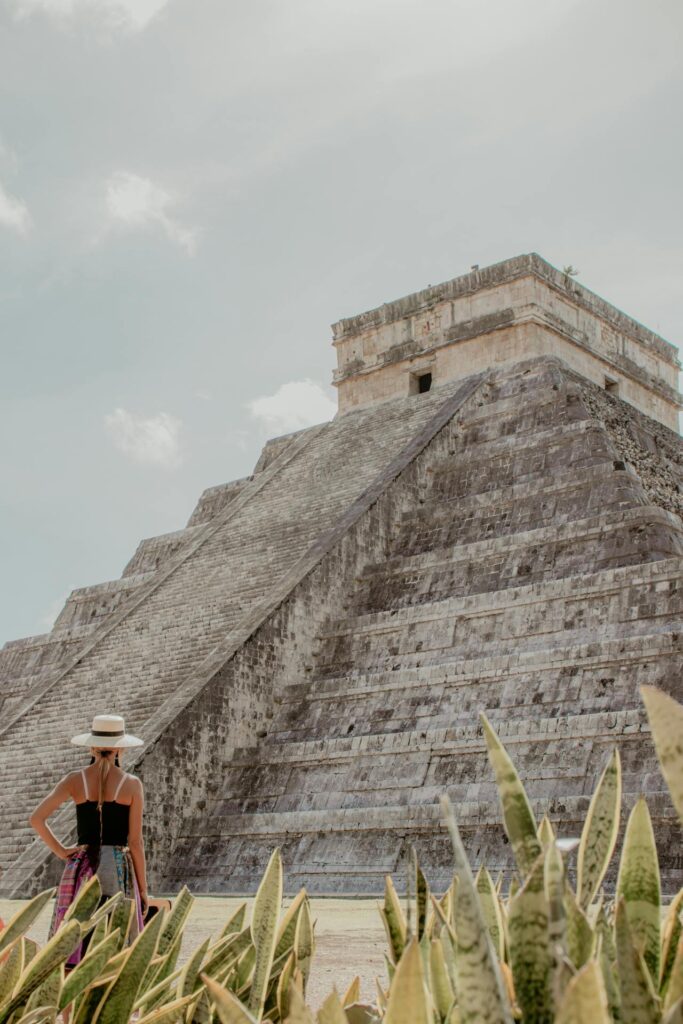 Foto de María Regina Díaz: https://www.pexels.com/es-es/foto/mujer-punto-de-referencia-viaje-viajar-19725126/